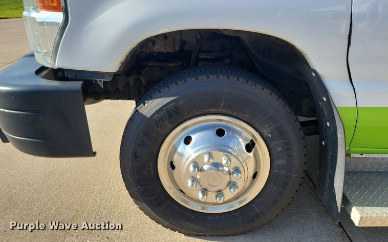 image for item ZA0365 2011 Eldorado Aerotech Ford 240  shuttle bus