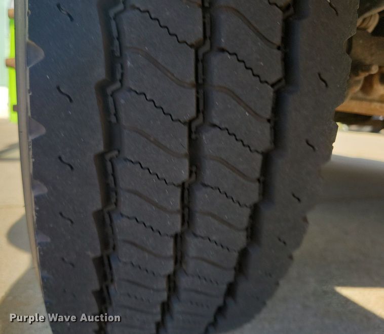 image for item ZA0365 2011 Eldorado Aerotech Ford 240  shuttle bus