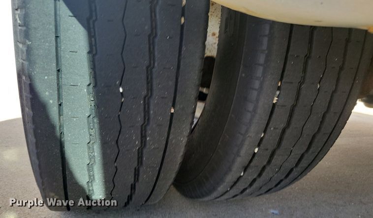 image for item ZA0365 2011 Eldorado Aerotech Ford 240  shuttle bus