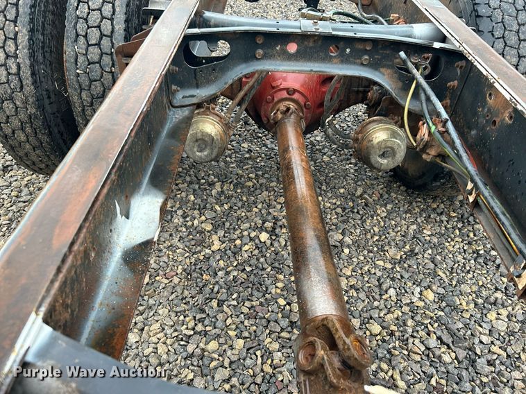 image for item DI7976 1999 International 4900  truck cab and chassis