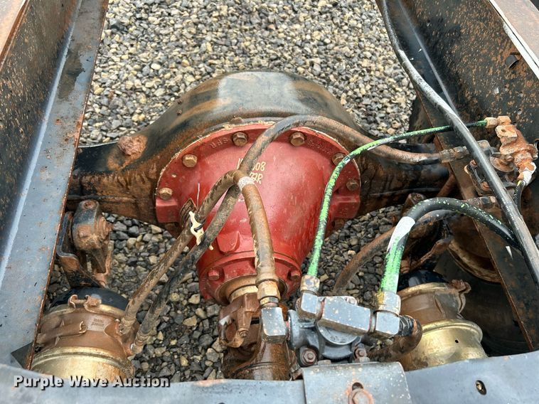 image for item DI7976 1999 International 4900  truck cab and chassis