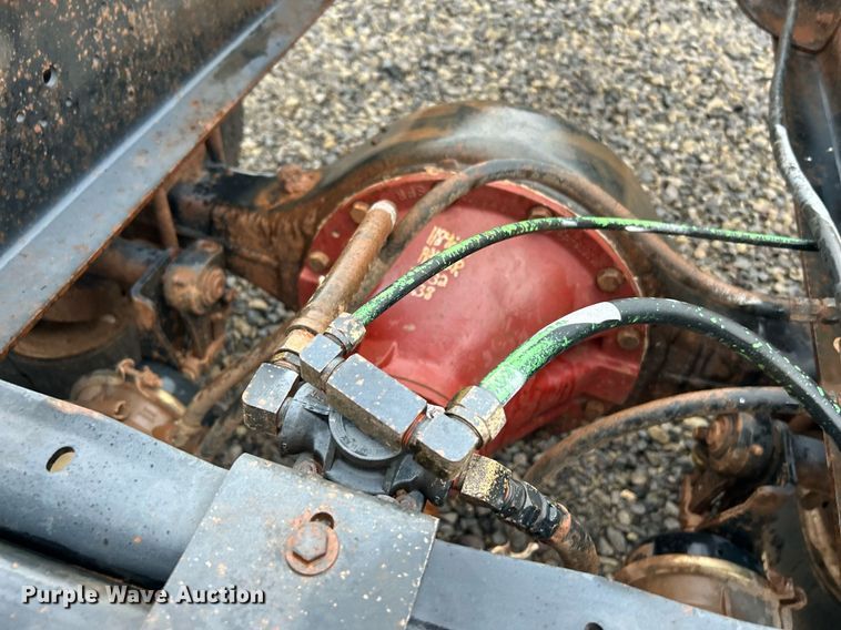 image for item DI7976 1999 International 4900  truck cab and chassis