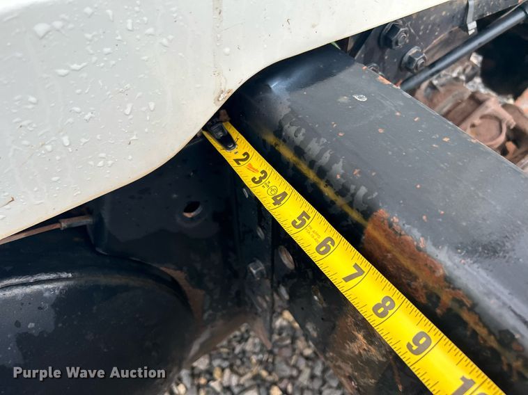 image for item DI7976 1999 International 4900  truck cab and chassis