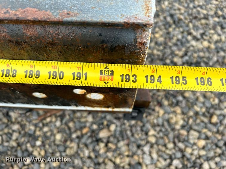 image for item DI7976 1999 International 4900  truck cab and chassis