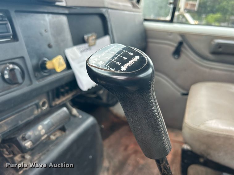 image for item DI7976 1999 International 4900  truck cab and chassis