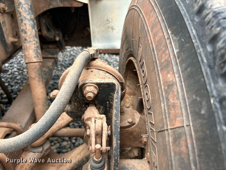 image for item DI7976 1999 International 4900  truck cab and chassis