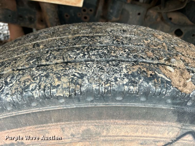 image for item DI7976 1999 International 4900  truck cab and chassis