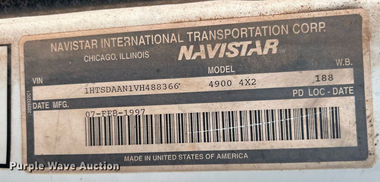 image for item DI7976 1999 International 4900  truck cab and chassis