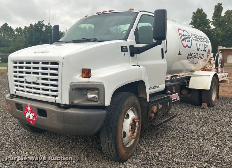 image for item DI7977 2003 Chevrolet C7500  propane delivery truck