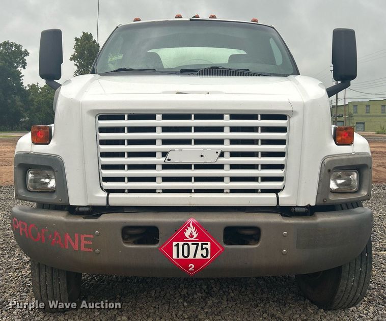 image for item DI7977 2003 Chevrolet C7500  propane delivery truck