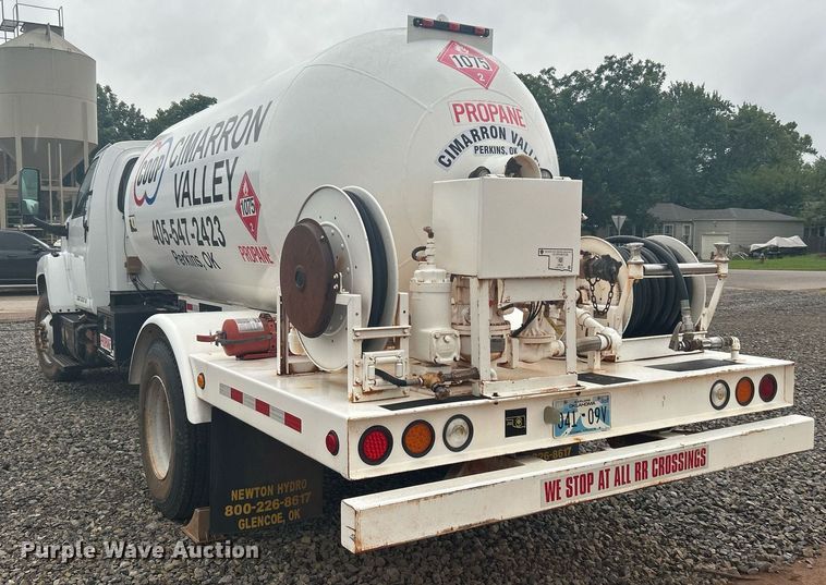 image for item DI7977 2003 Chevrolet C7500  propane delivery truck