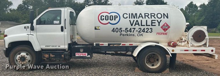 image for item DI7977 2003 Chevrolet C7500  propane delivery truck
