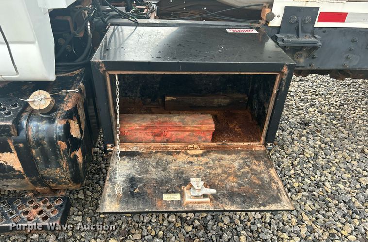 image for item DI7977 2003 Chevrolet C7500  propane delivery truck