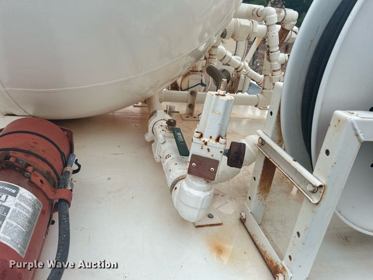 image for item DI7977 2003 Chevrolet C7500  propane delivery truck