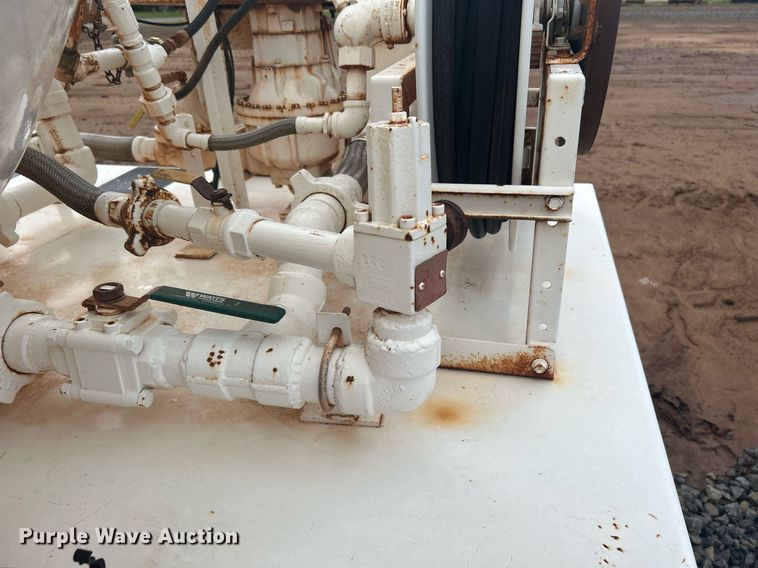 image for item DI7977 2003 Chevrolet C7500  propane delivery truck