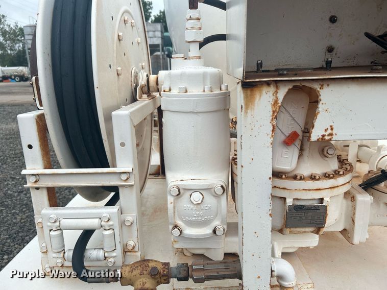 image for item DI7977 2003 Chevrolet C7500  propane delivery truck