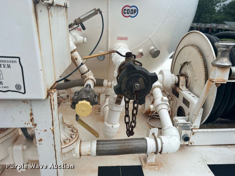 image for item DI7977 2003 Chevrolet C7500  propane delivery truck