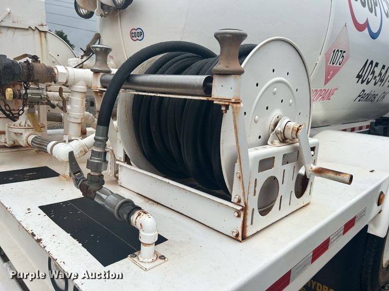 image for item DI7977 2003 Chevrolet C7500  propane delivery truck