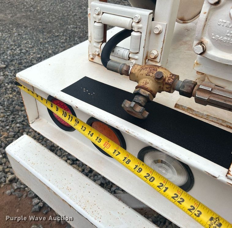 image for item DI7977 2003 Chevrolet C7500  propane delivery truck