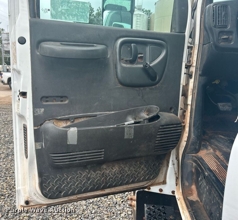 image for item DI7977 2003 Chevrolet C7500  propane delivery truck