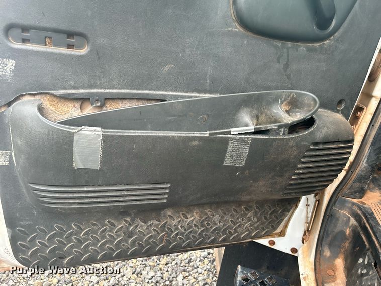 image for item DI7977 2003 Chevrolet C7500  propane delivery truck