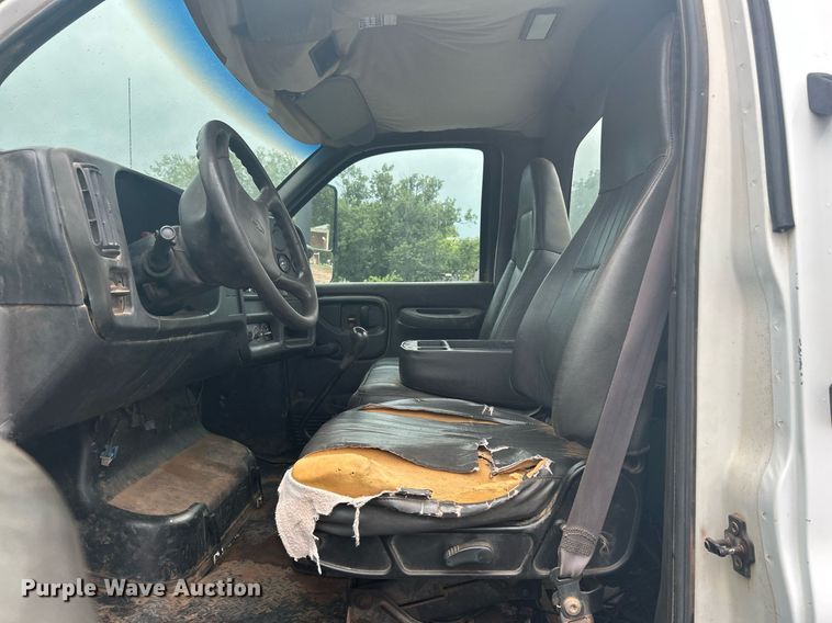 image for item DI7977 2003 Chevrolet C7500  propane delivery truck