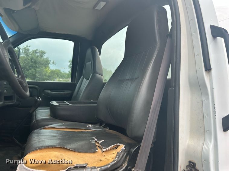 image for item DI7977 2003 Chevrolet C7500  propane delivery truck