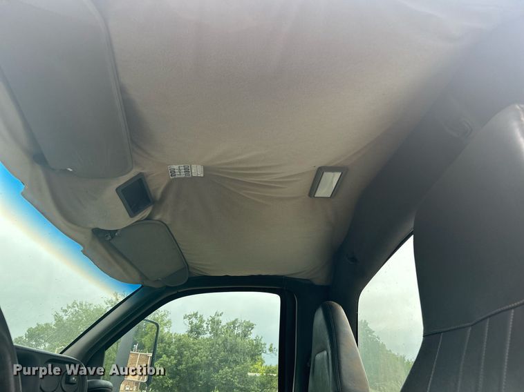 image for item DI7977 2003 Chevrolet C7500  propane delivery truck