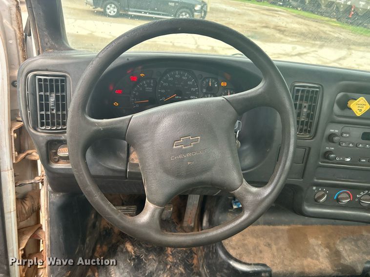 image for item DI7977 2003 Chevrolet C7500  propane delivery truck