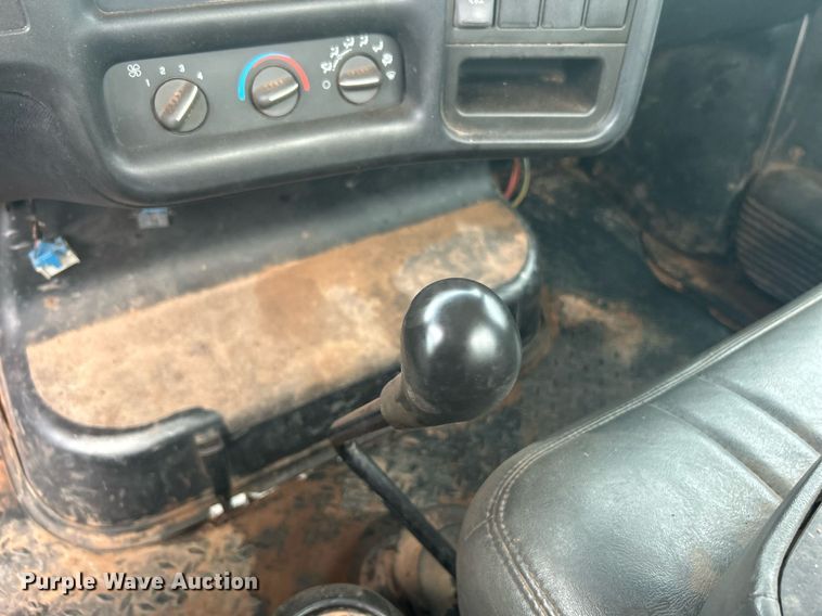 image for item DI7977 2003 Chevrolet C7500  propane delivery truck