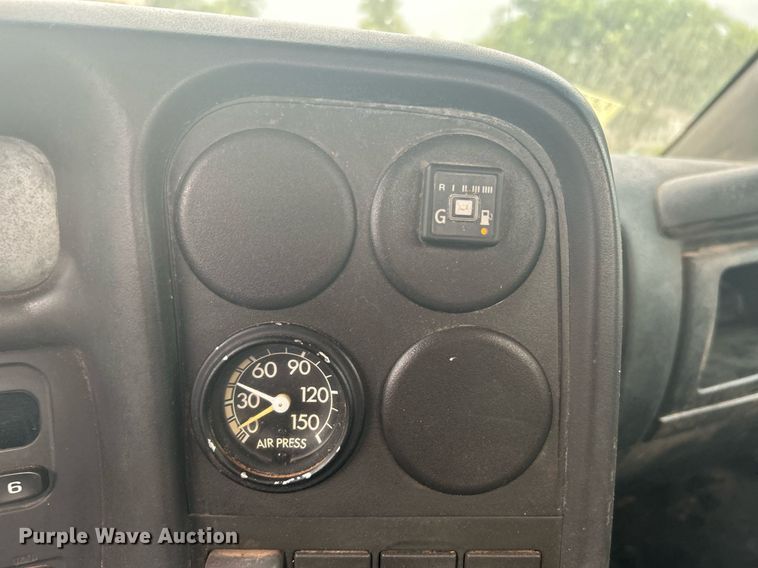 image for item DI7977 2003 Chevrolet C7500  propane delivery truck