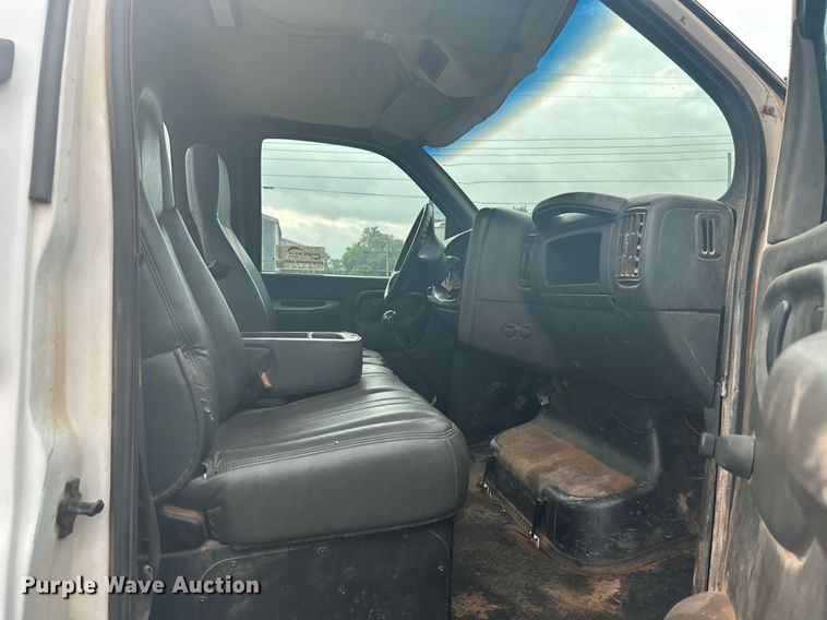 image for item DI7977 2003 Chevrolet C7500  propane delivery truck