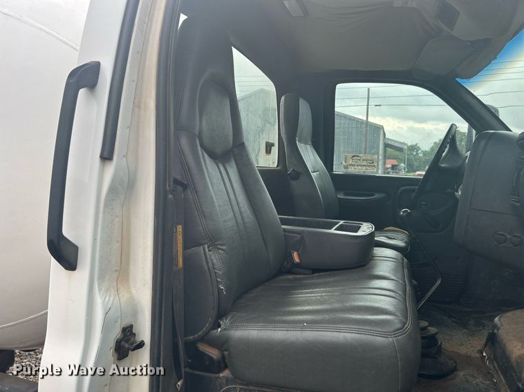 image for item DI7977 2003 Chevrolet C7500  propane delivery truck