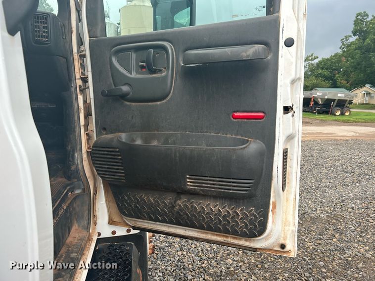 image for item DI7977 2003 Chevrolet C7500  propane delivery truck