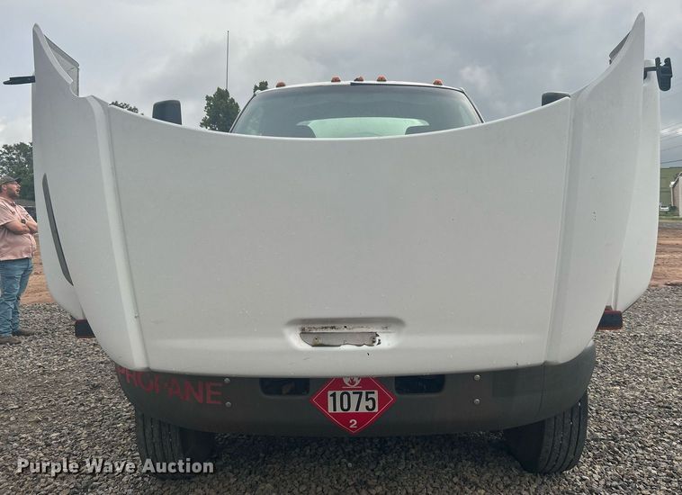 image for item DI7977 2003 Chevrolet C7500  propane delivery truck