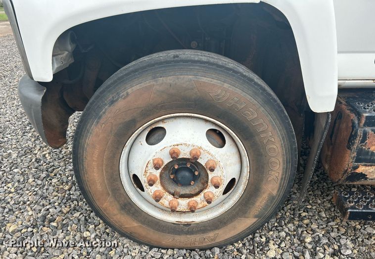 image for item DI7977 2003 Chevrolet C7500  propane delivery truck