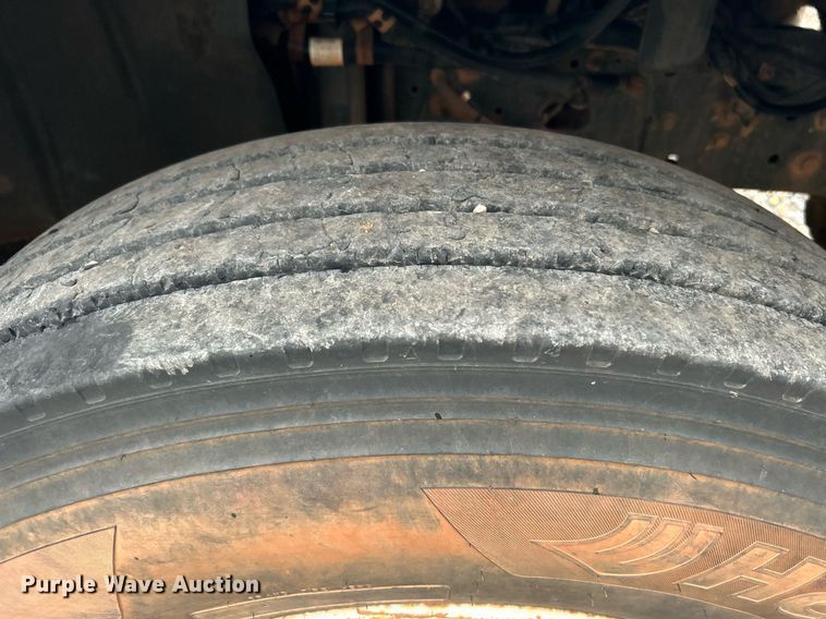 image for item DI7977 2003 Chevrolet C7500  propane delivery truck