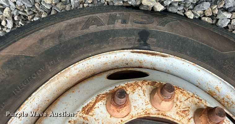 image for item DI7977 2003 Chevrolet C7500  propane delivery truck