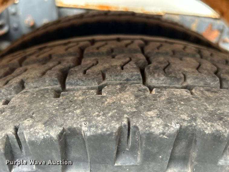 image for item DI7977 2003 Chevrolet C7500  propane delivery truck