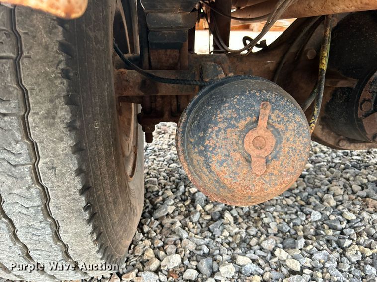 image for item DI7977 2003 Chevrolet C7500  propane delivery truck