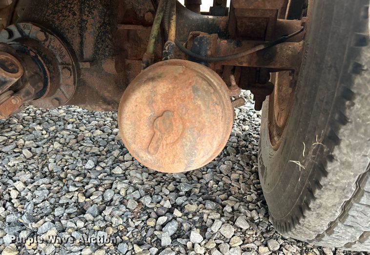 image for item DI7977 2003 Chevrolet C7500  propane delivery truck