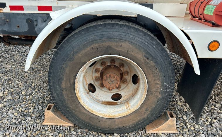 image for item DI7977 2003 Chevrolet C7500  propane delivery truck