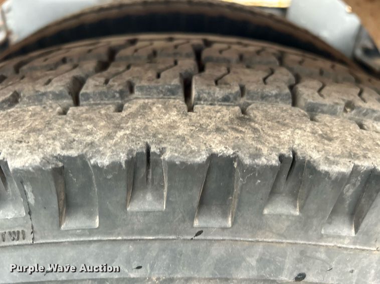 image for item DI7977 2003 Chevrolet C7500  propane delivery truck