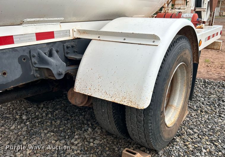 image for item DI7977 2003 Chevrolet C7500  propane delivery truck