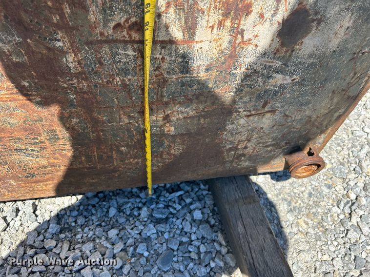 image for item DI7994 (3) auxiliary fuel tanks