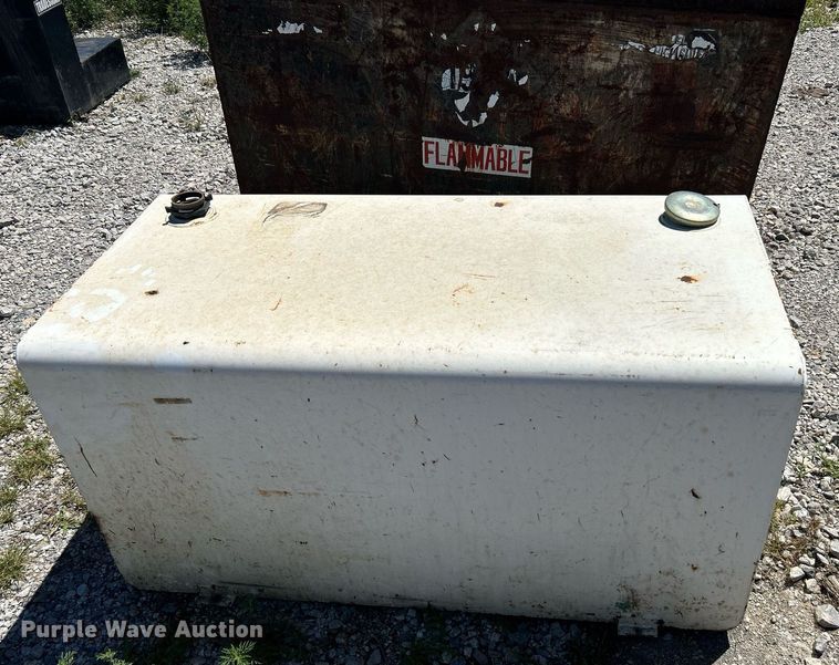 image for item DI7994 (3) auxiliary fuel tanks