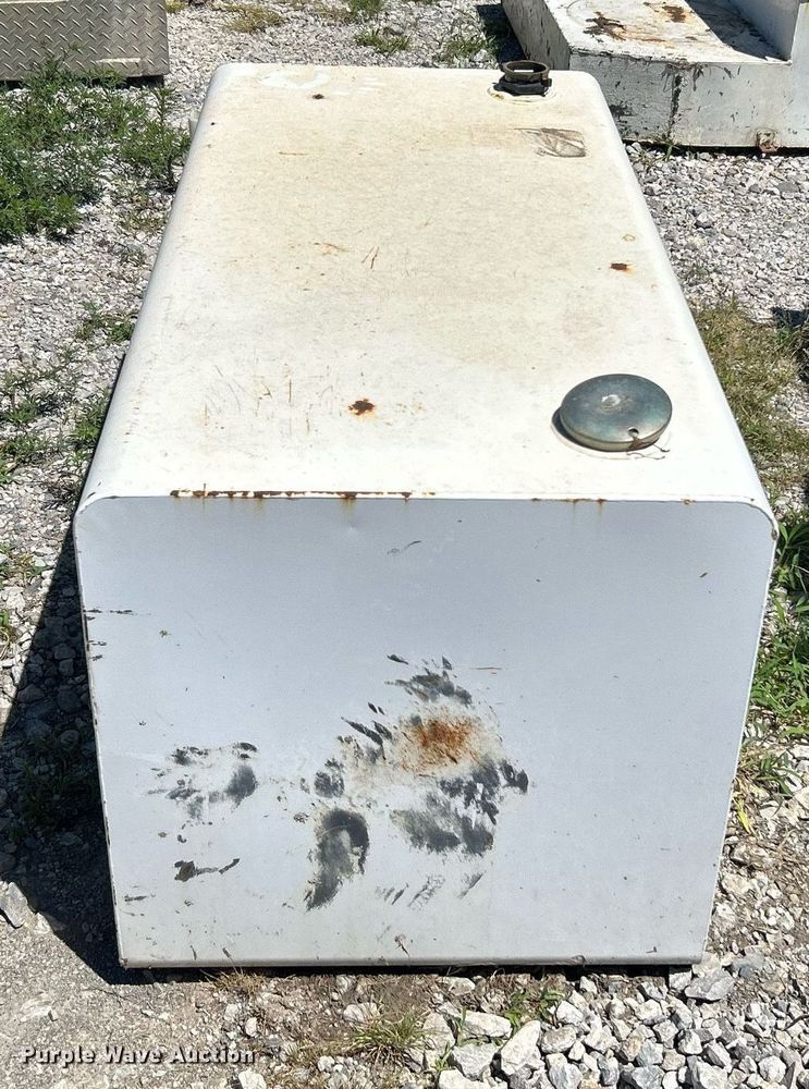 image for item DI7994 (3) auxiliary fuel tanks