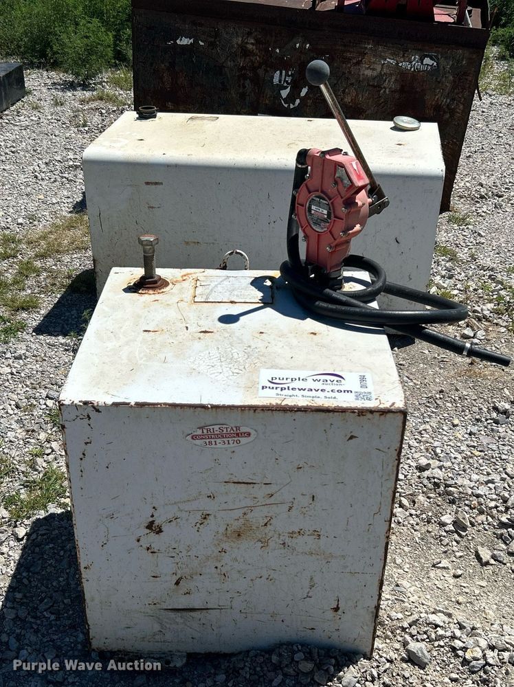 image for item DI7994 (3) auxiliary fuel tanks