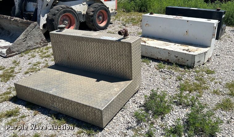 image for item DI7995 (3) L-shaped auxiliary fuel tanks