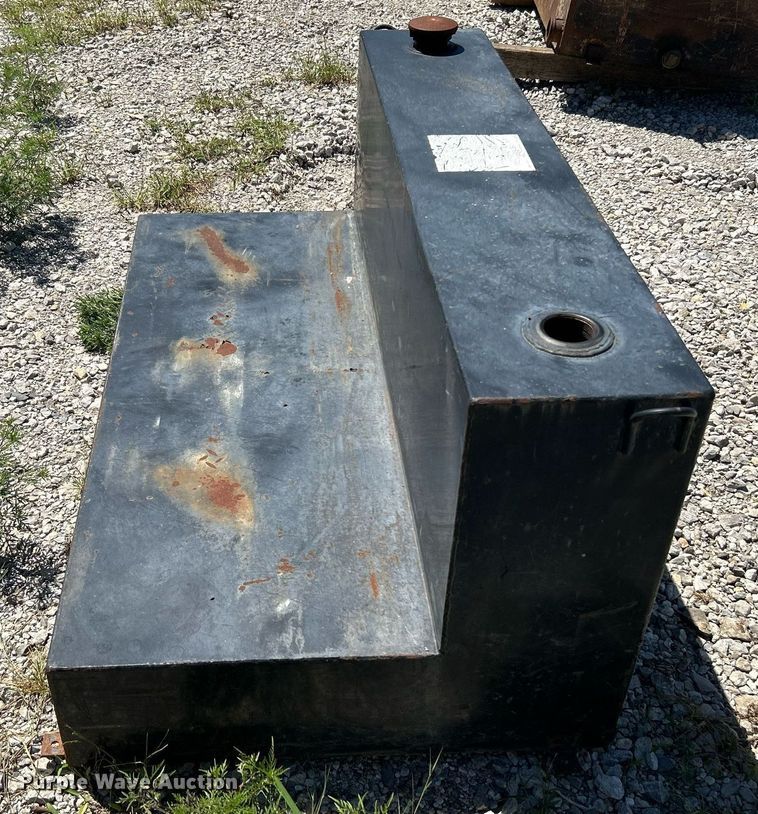 image for item DI7995 (3) L-shaped auxiliary fuel tanks